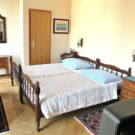 Schlosshotel Hotel 2*